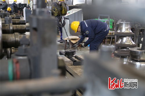 河北迁安 企业节日忙生产 全力实现开门红