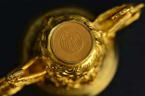 在金银这类贵重金属上做雕刻,让金银变得更加珍贵